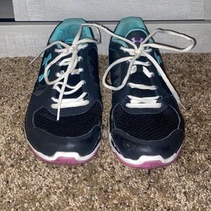 Under armour tennis shoes